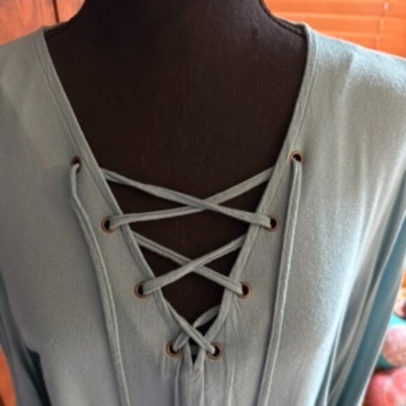 Long Sleeve Babydoll Tiered Top Size Large - Picture 2 of 7